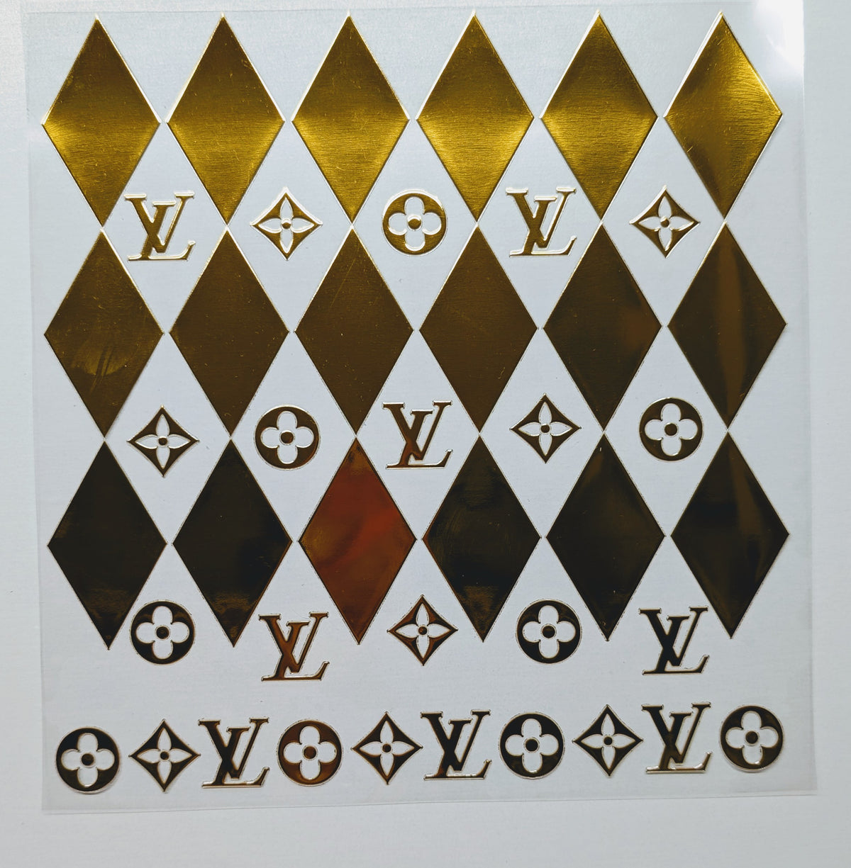 #90 Bougie Argyle available in Holo Black and gold