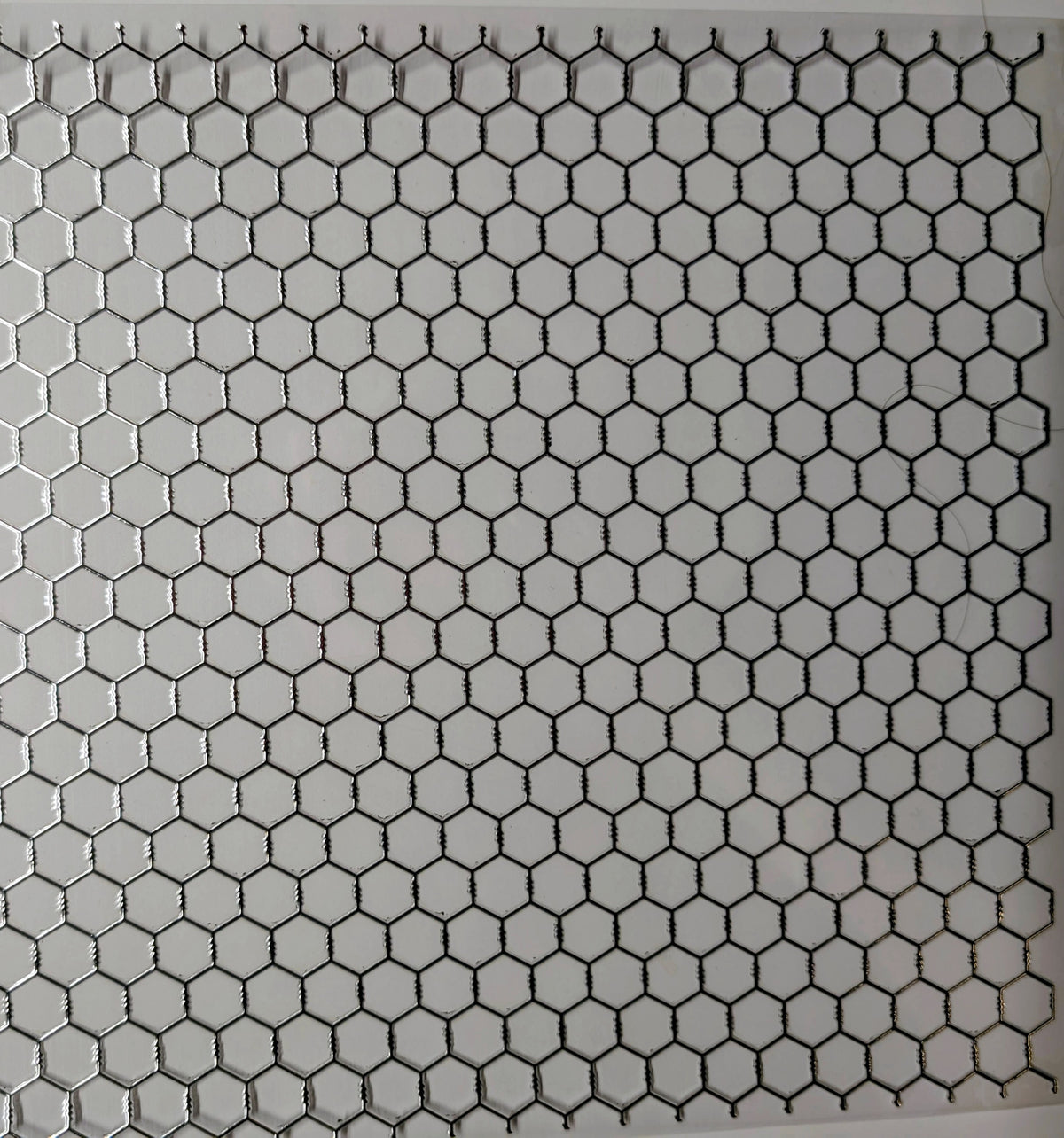 #132 chicken wire Metalliic 3 color options